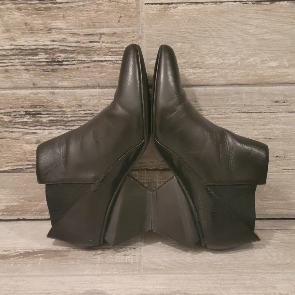 Unique Asymmetric United Nude Leather Heel Ankle Boots - Picture 5 of 14